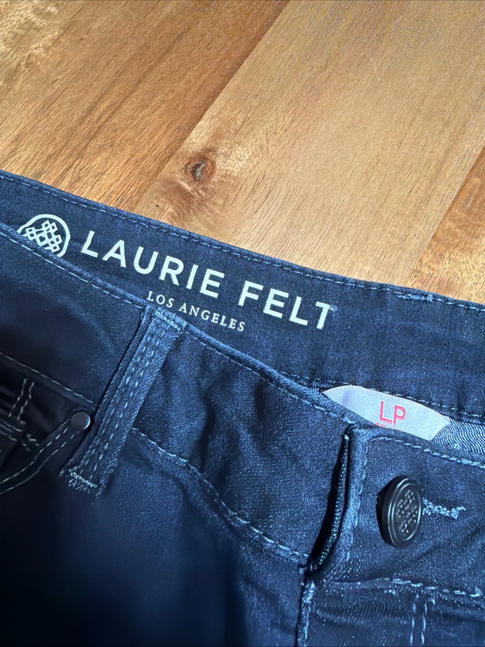 Laurie Felt Womens Floral Embroidered Bootcut Cropped Jeans size 32 - Picture 3 of 11